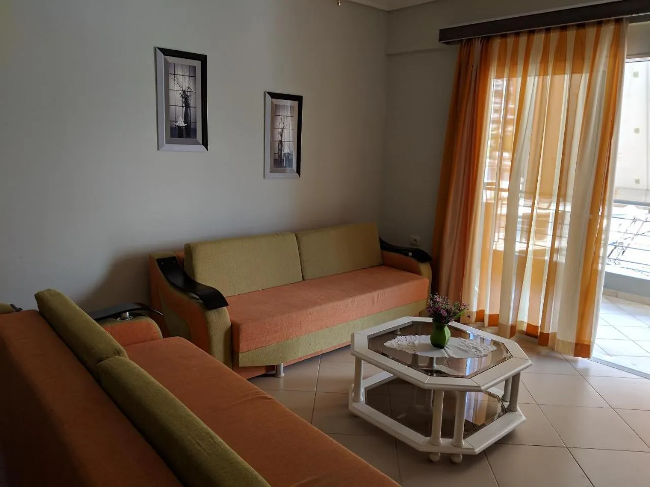Seafront Apartment Саранда